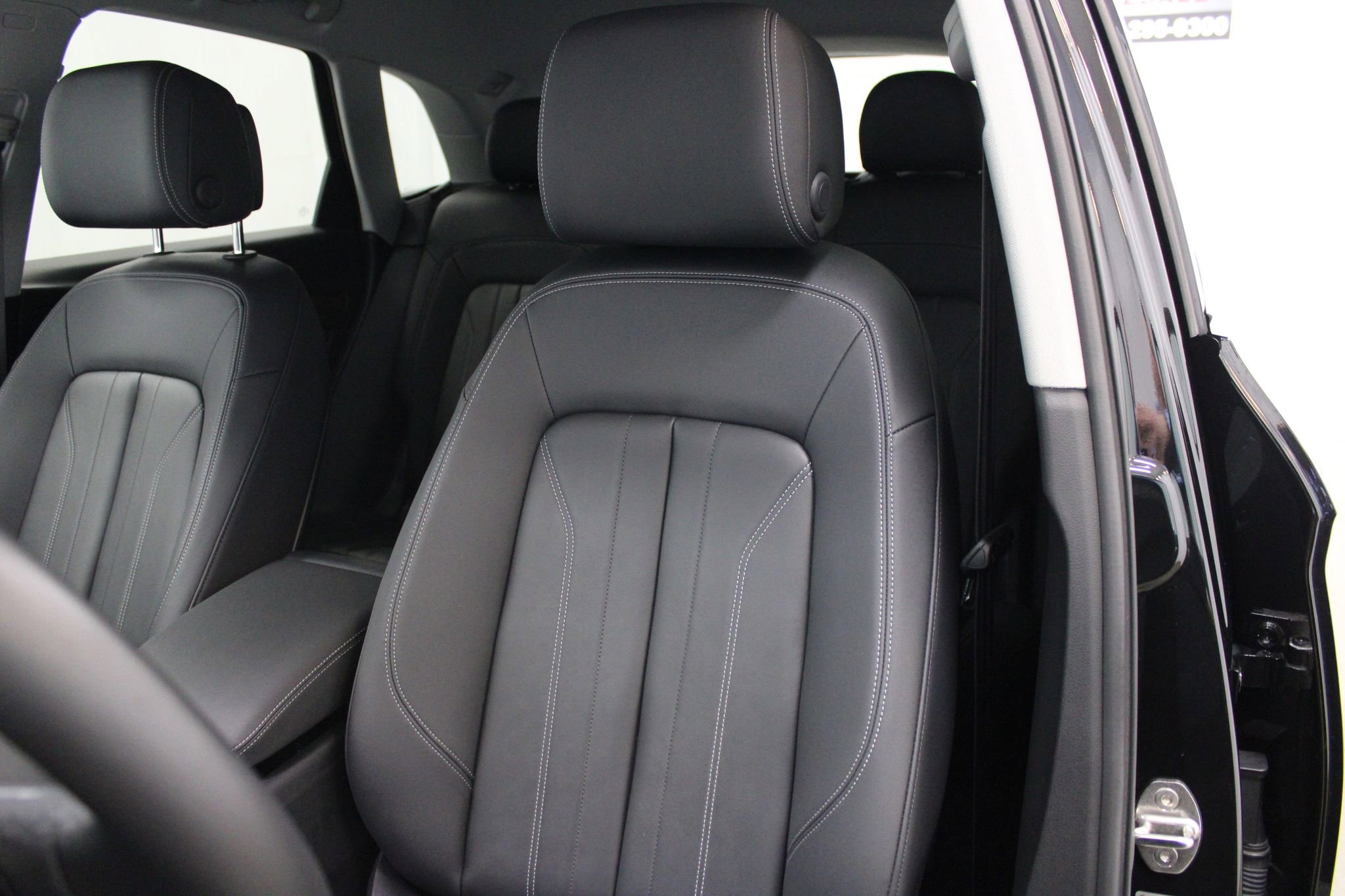 Used 2023 Audi Q5 2.0T Premium w/ Convenience Package image 16