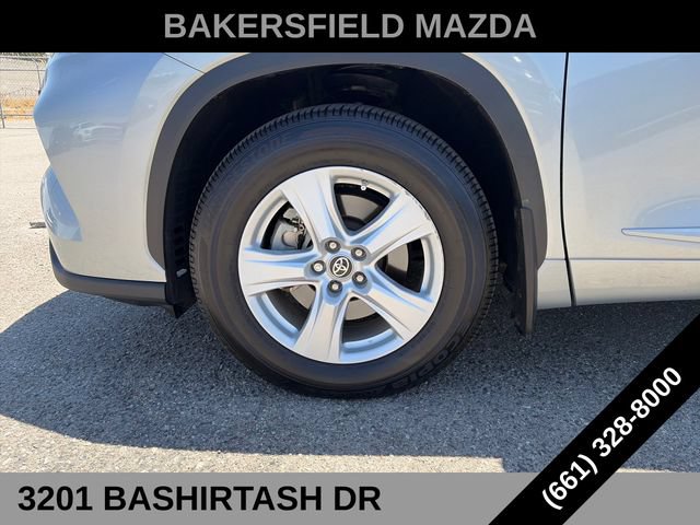 Used 2021 Toyota Highlander LE FWD image 23