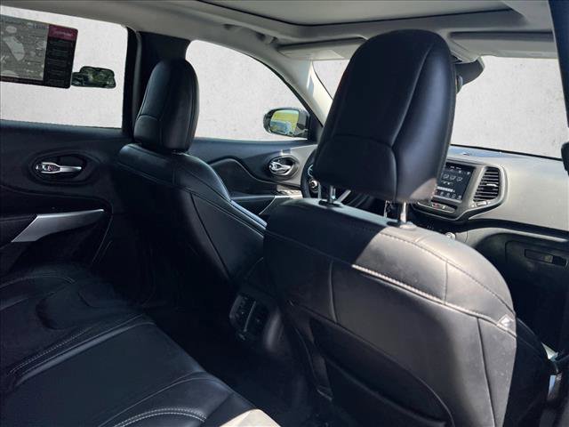 Used 2022 Jeep Cherokee Latitude w/ Sun & Sound Group AWD/4WD image 21