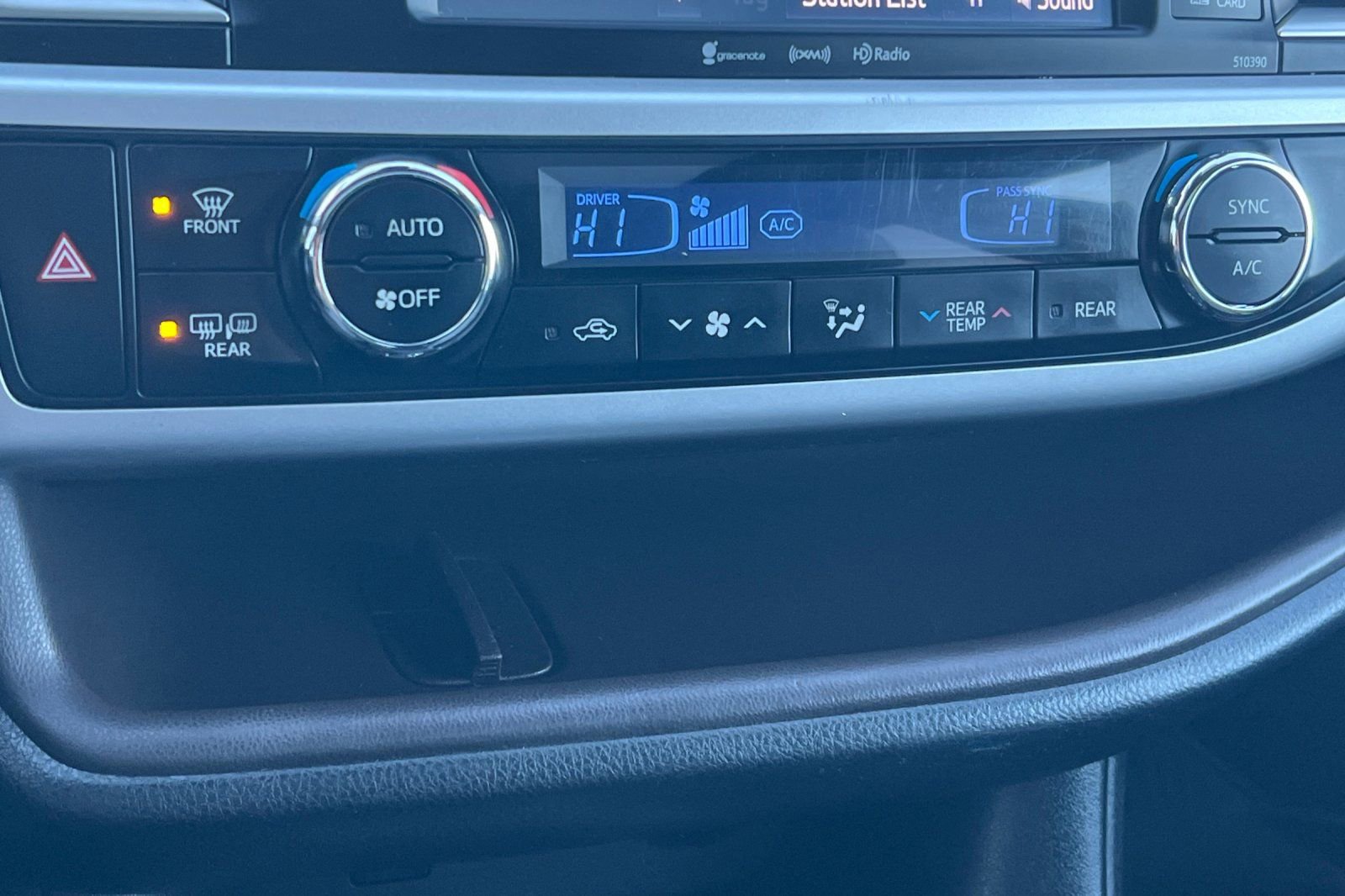 Used 2019 Toyota Highlander XLE AWD/4WD image 22
