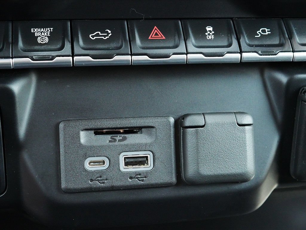 Used 2022 Chevrolet Silverado 3500 LTZ AWD/4WD image 48