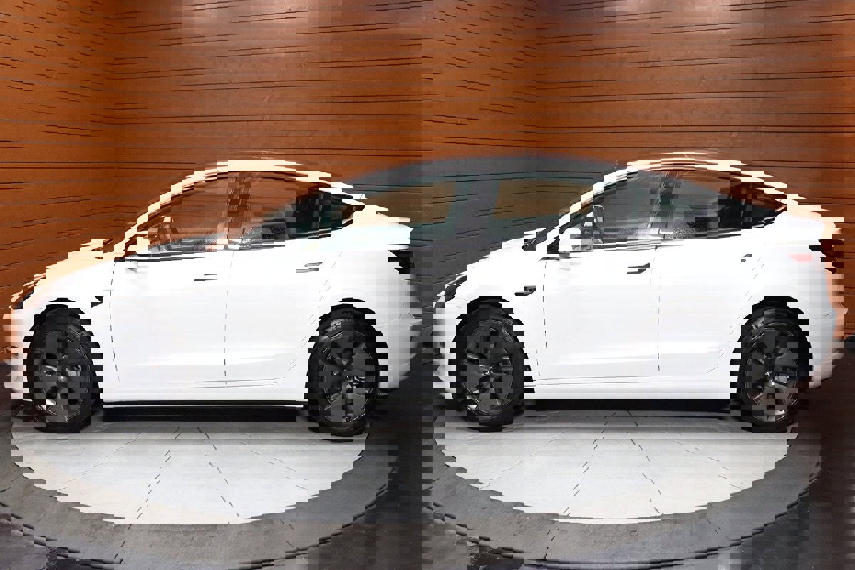 Used 2023 Tesla Model 3 Standard Range image 9