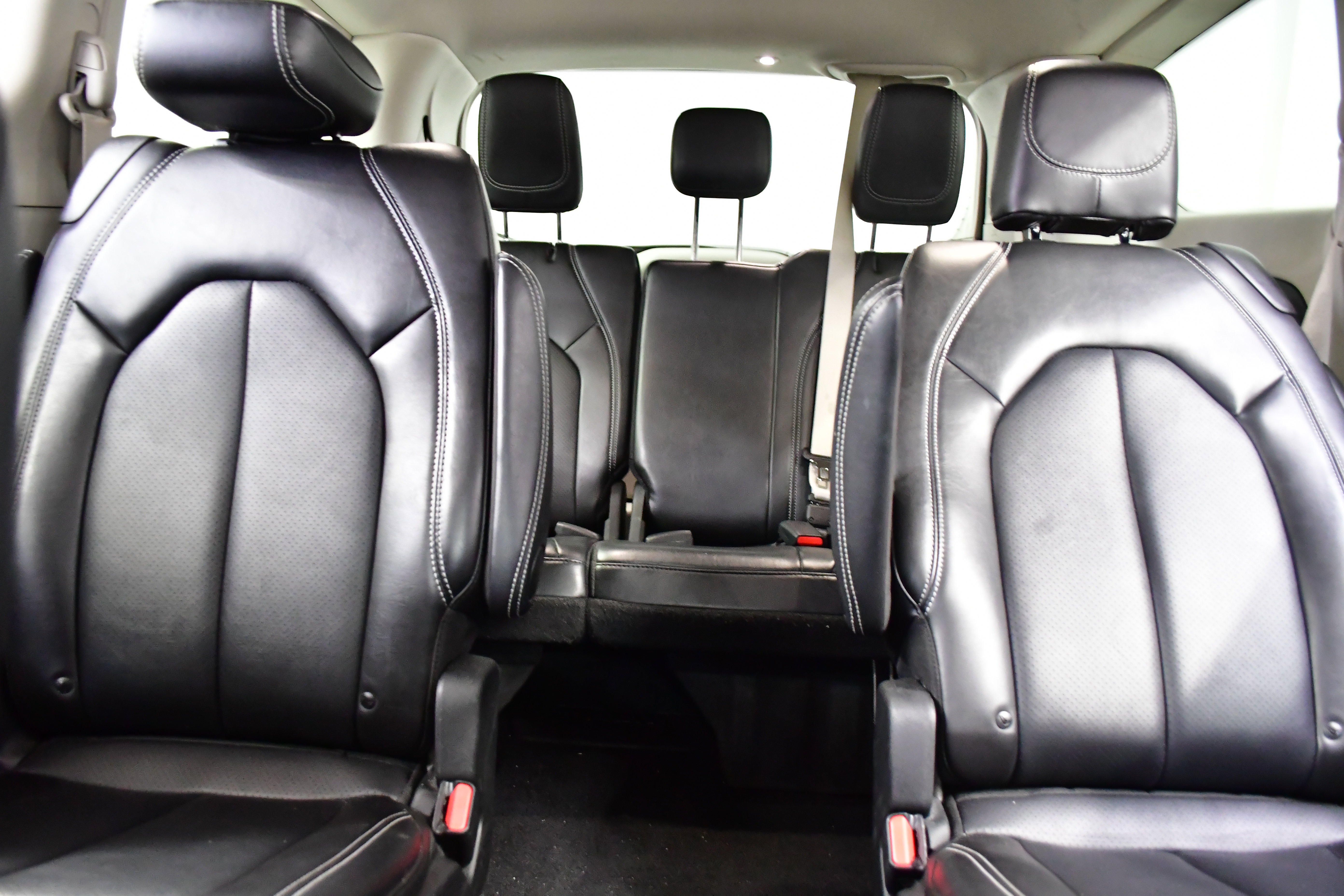 Used 2024 Chrysler Pacifica Touring-L image 12