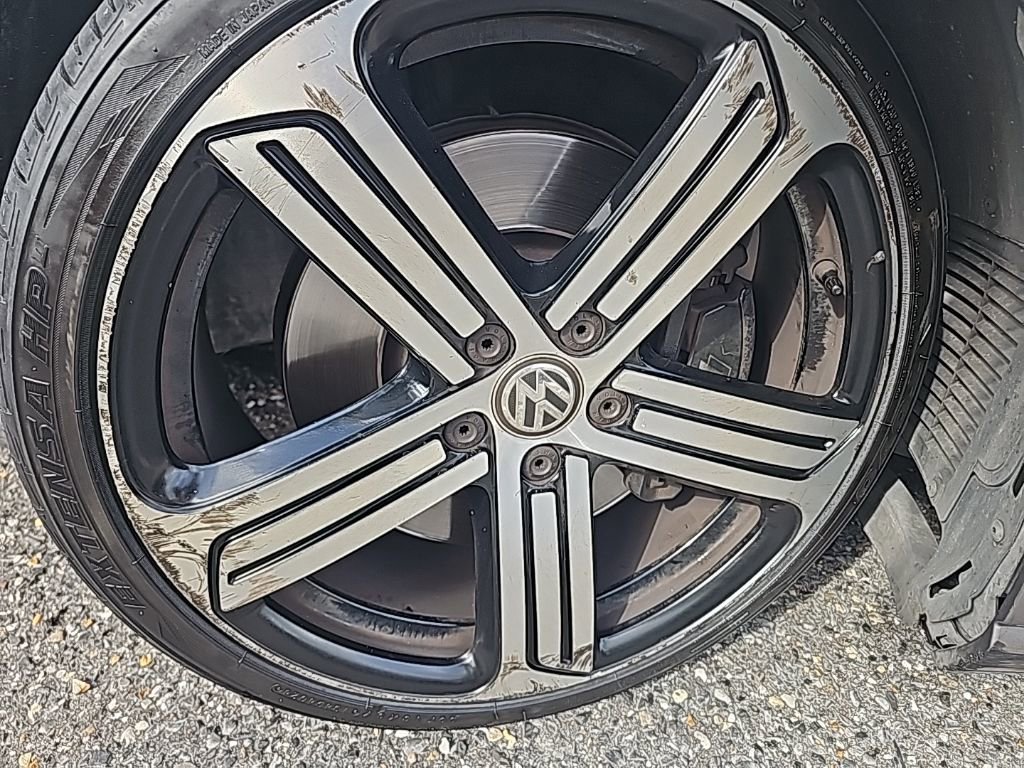 Used 2016 Volkswagen Golf R 4-Door w/ Driver Assistance Package image 6