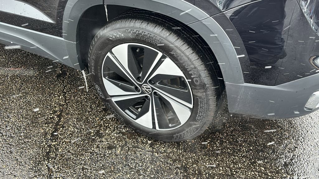 Used 2024 Volkswagen Taos SE image 9