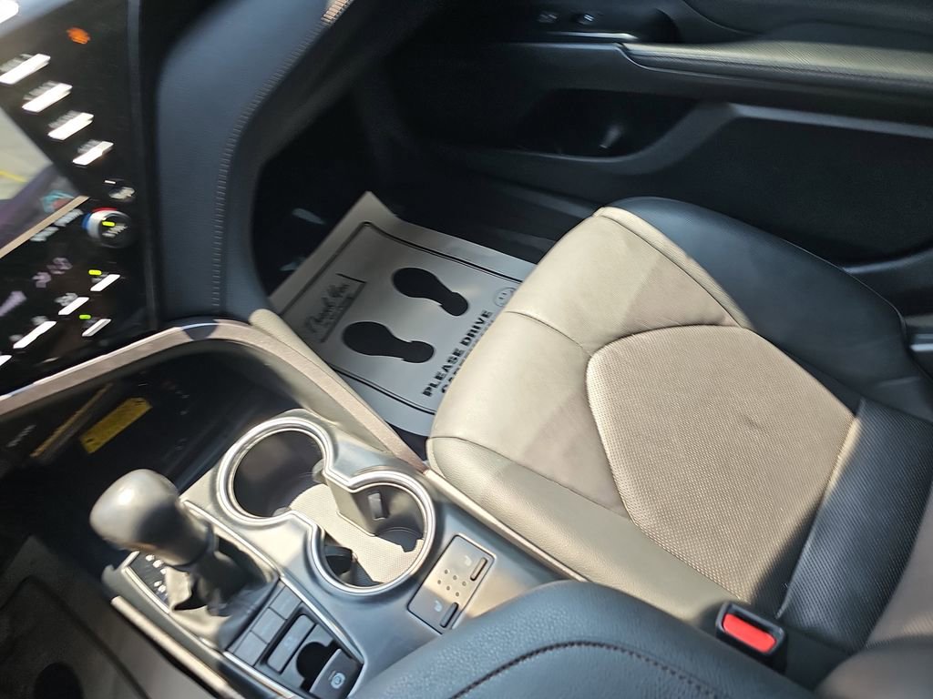 Used 2020 Toyota Camry XLE w/ Navigation Package FWD image 29