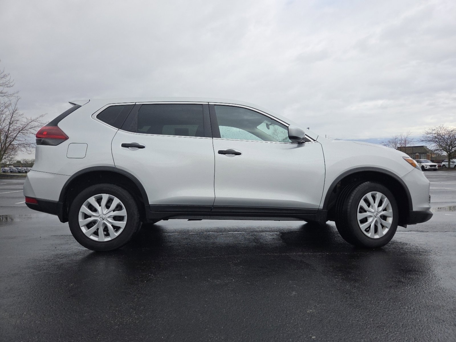 Used 2019 Nissan Rogue S image 17