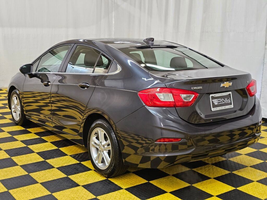 Used 2017 Chevrolet Cruze LT FWD image 5