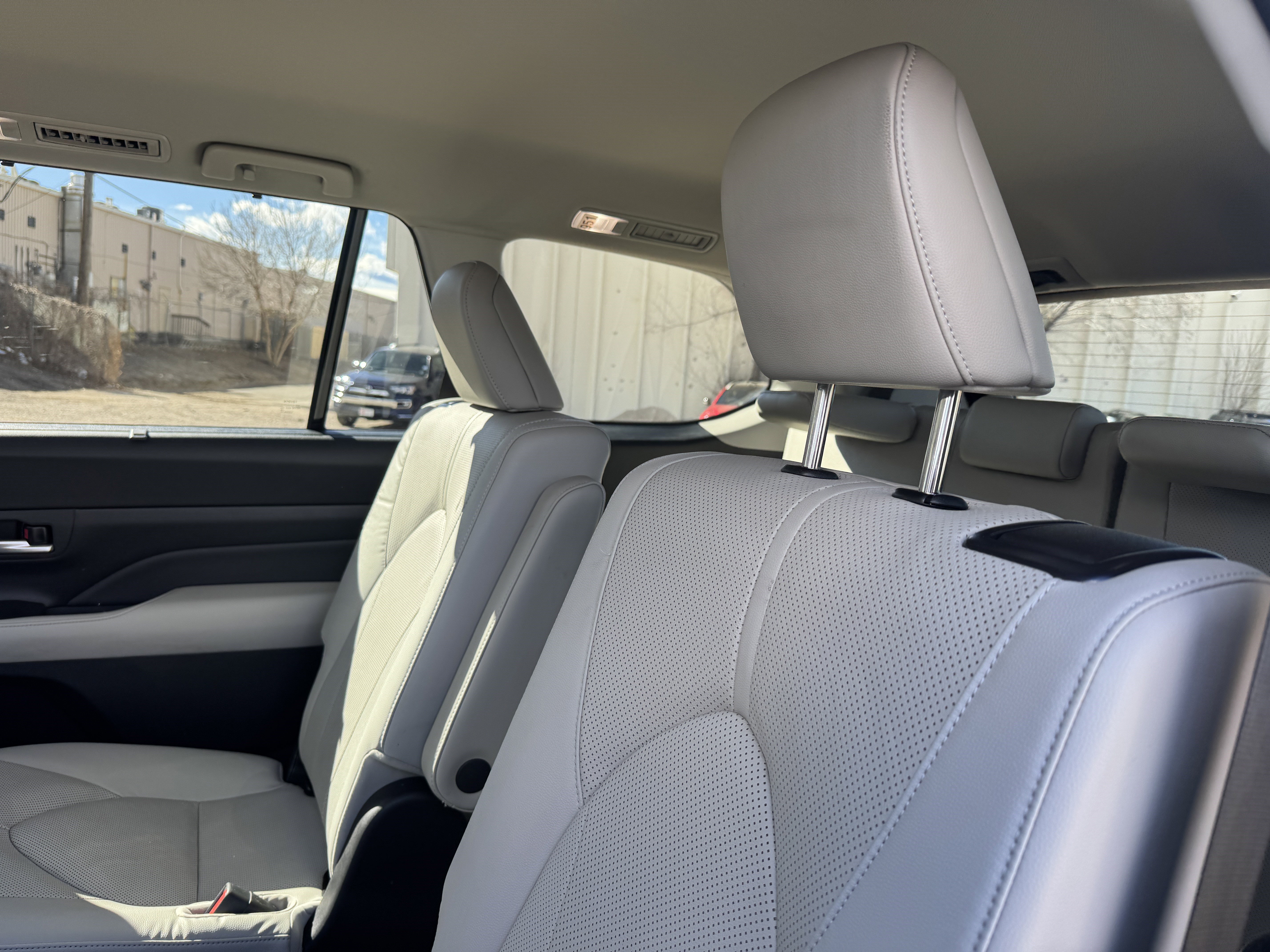 Used 2024 Toyota Grand Highlander AWD image 16