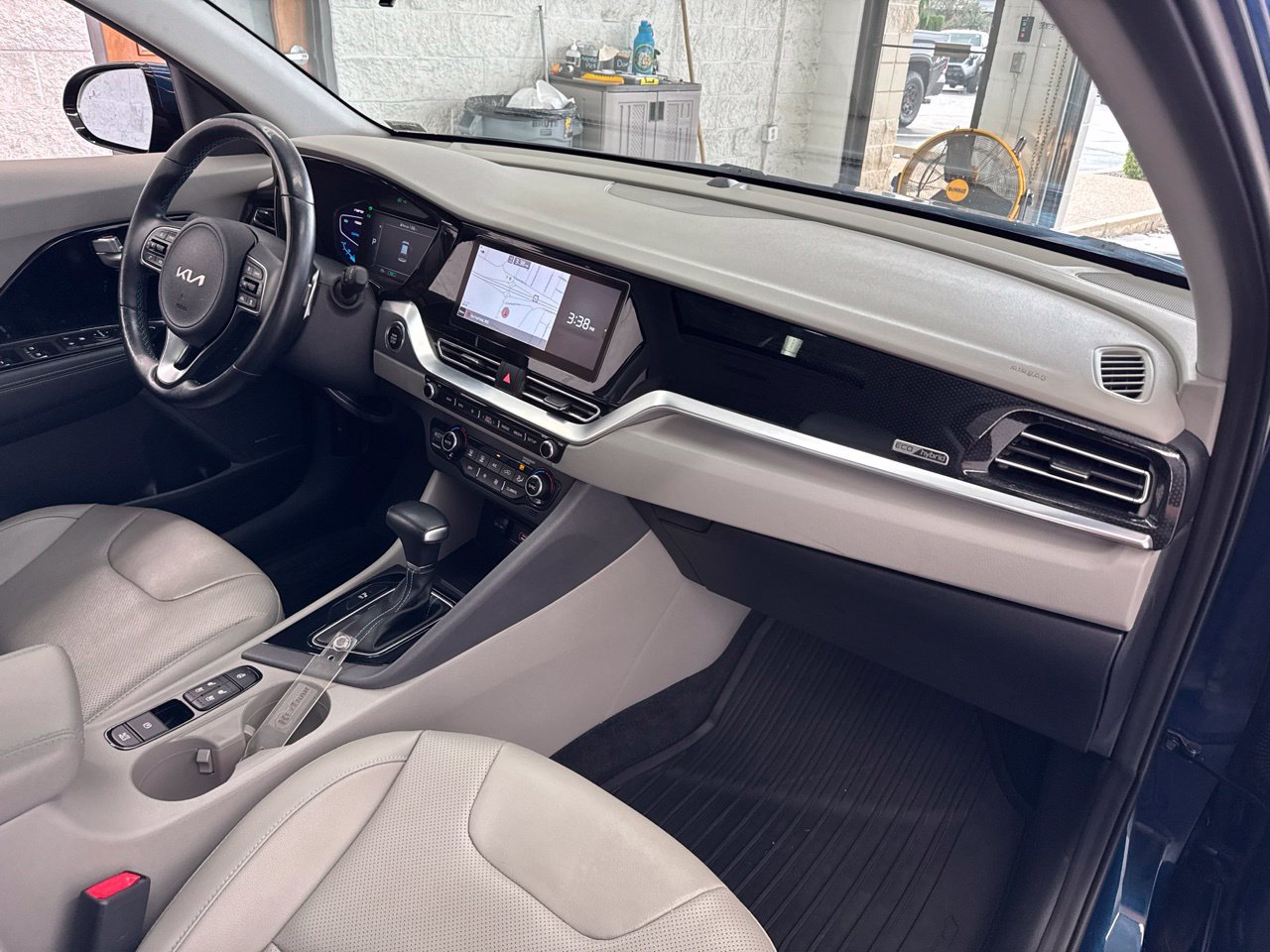Used 2022 Kia Niro EX Premium FWD image 52