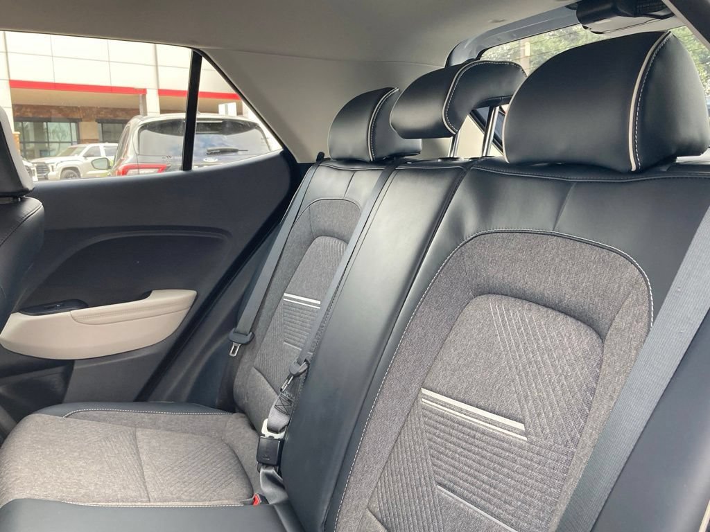 Used 2025 Hyundai Venue Limited FWD image 11
