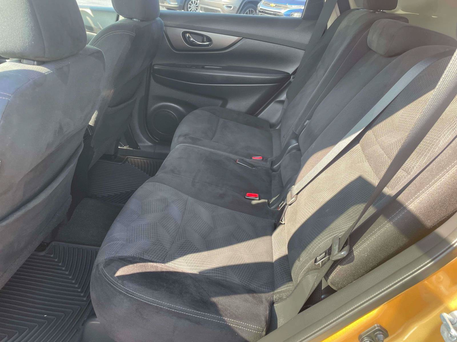 Used 2015 Nissan Rogue SV FWD image 13