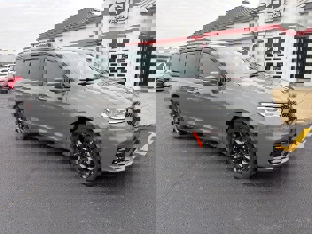 Used 2021 Chrysler Pacifica Touring w/ Uconnect Theater Family Group image 1