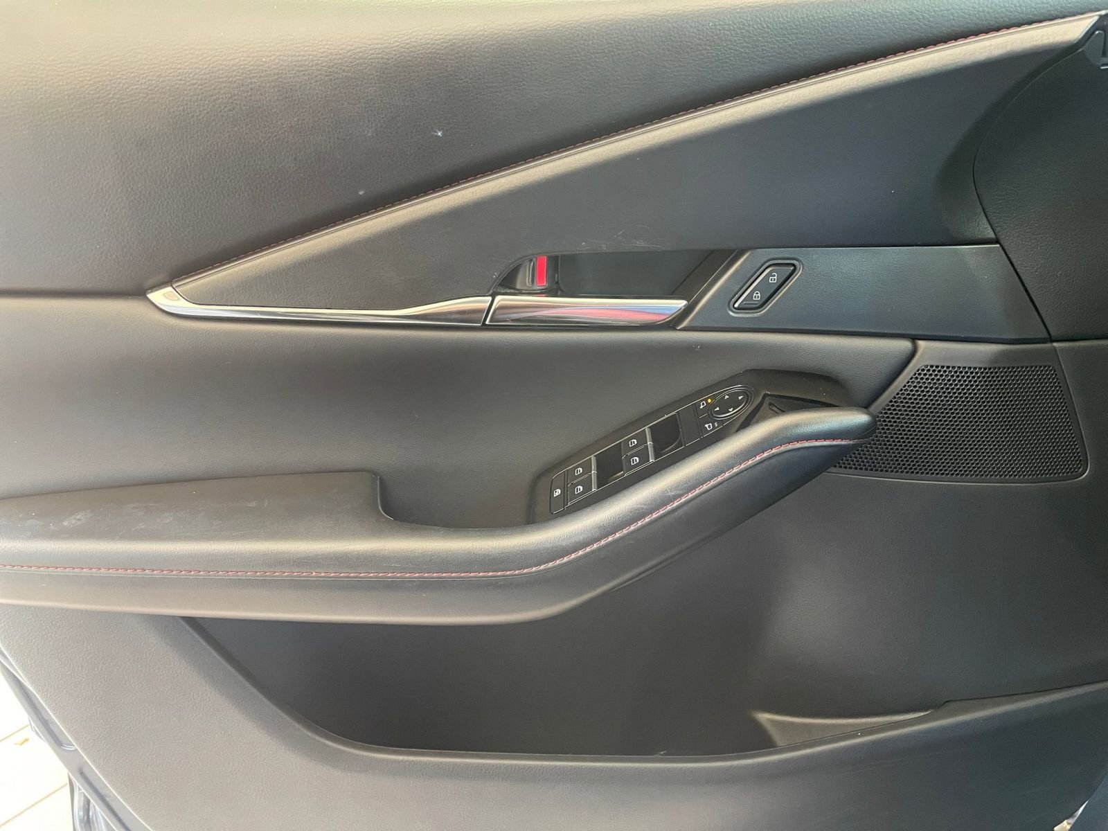 Used 2025 MAZDA CX-30 AWD 2.5 S w/ Preferred Package image 18