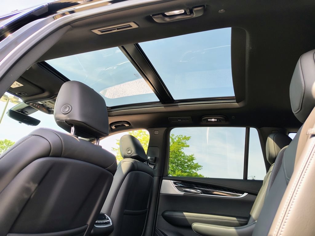 Used 2023 Cadillac XT6 Premium Luxury w/ Technology Package AWD/4WD image 41