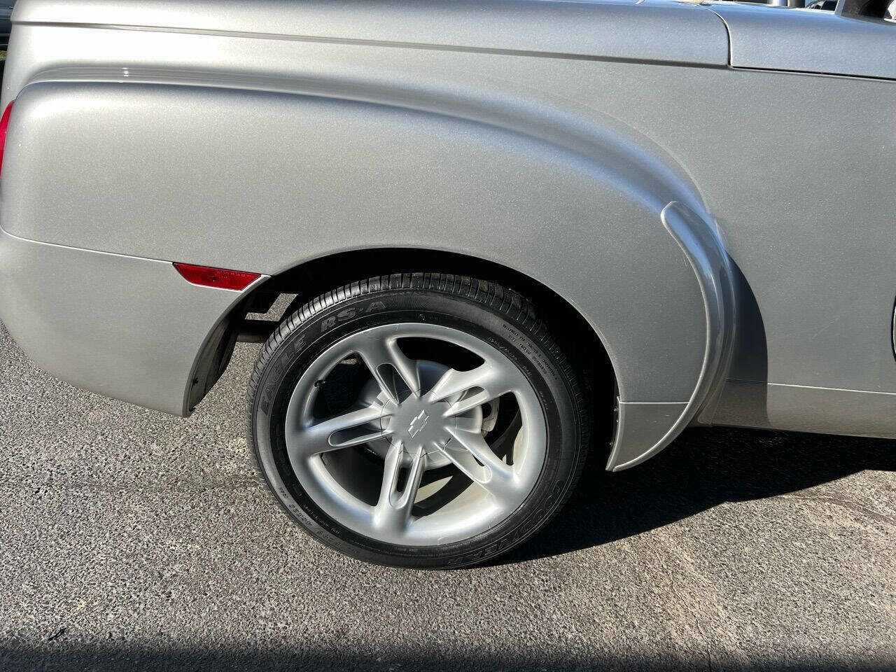 Used 2004 Chevrolet SSR w/ Preferred Equipment Group RWD image 39