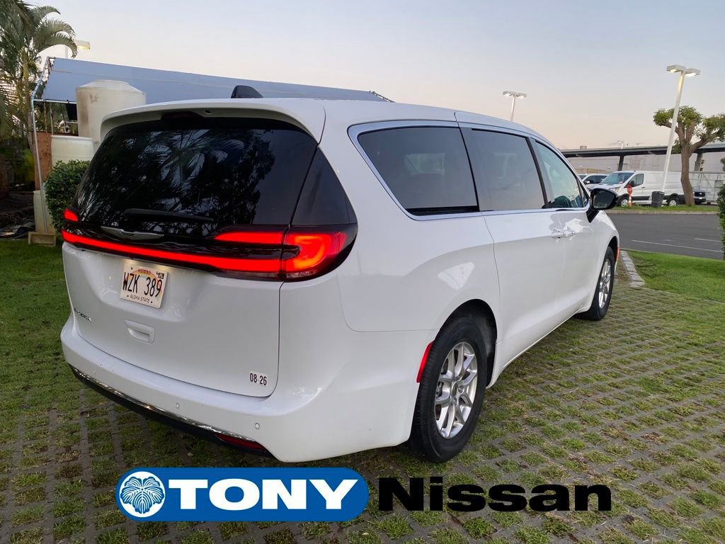 Used 2024 Chrysler Pacifica Touring-L image 25