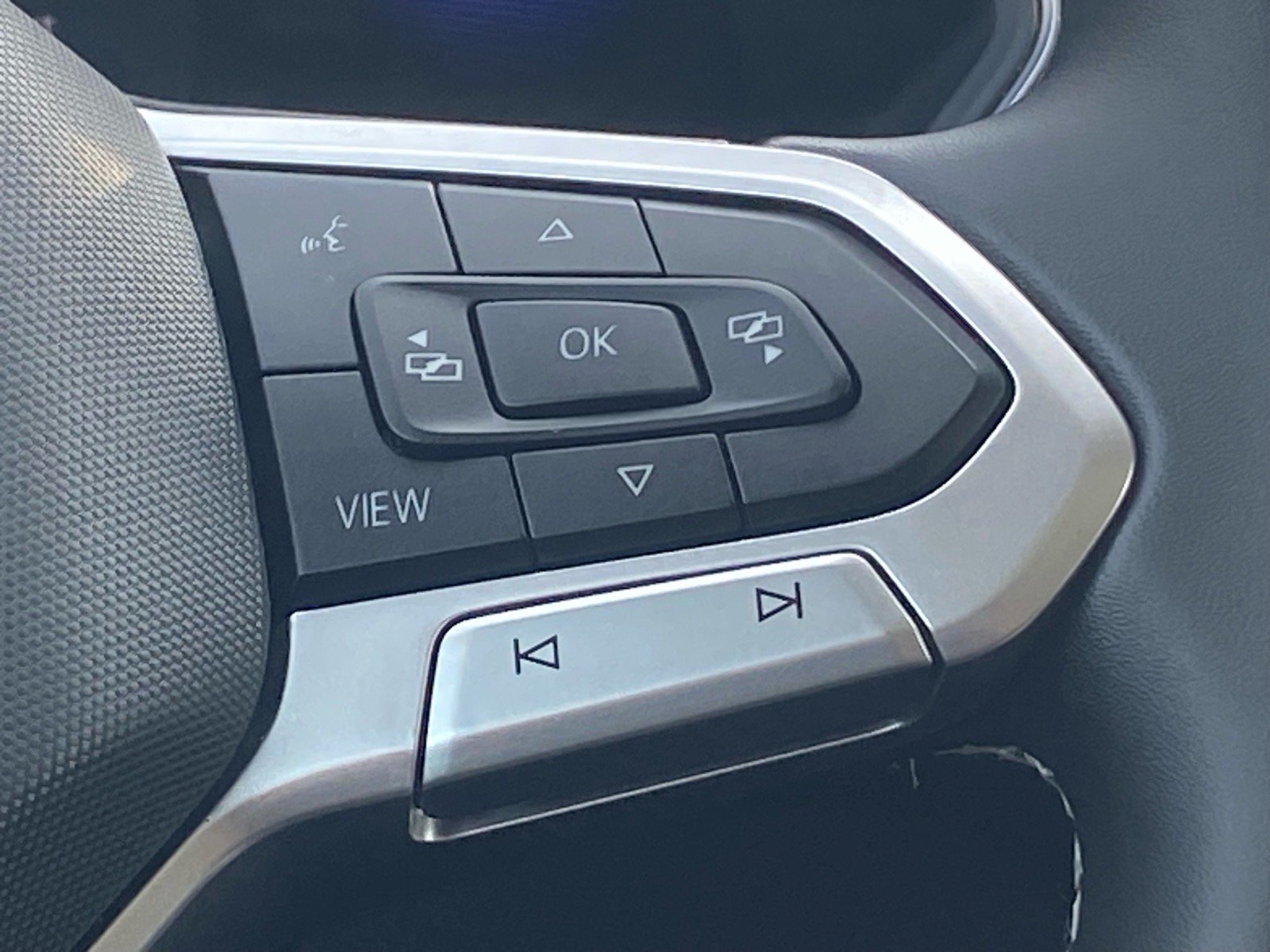 Certified 2023 Volkswagen Tiguan SE w/ Panoramic Sunroof Package FWD image 8