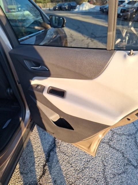 Used 2018 Chevrolet Equinox LT w/ Sun & Infotainment Package image 29