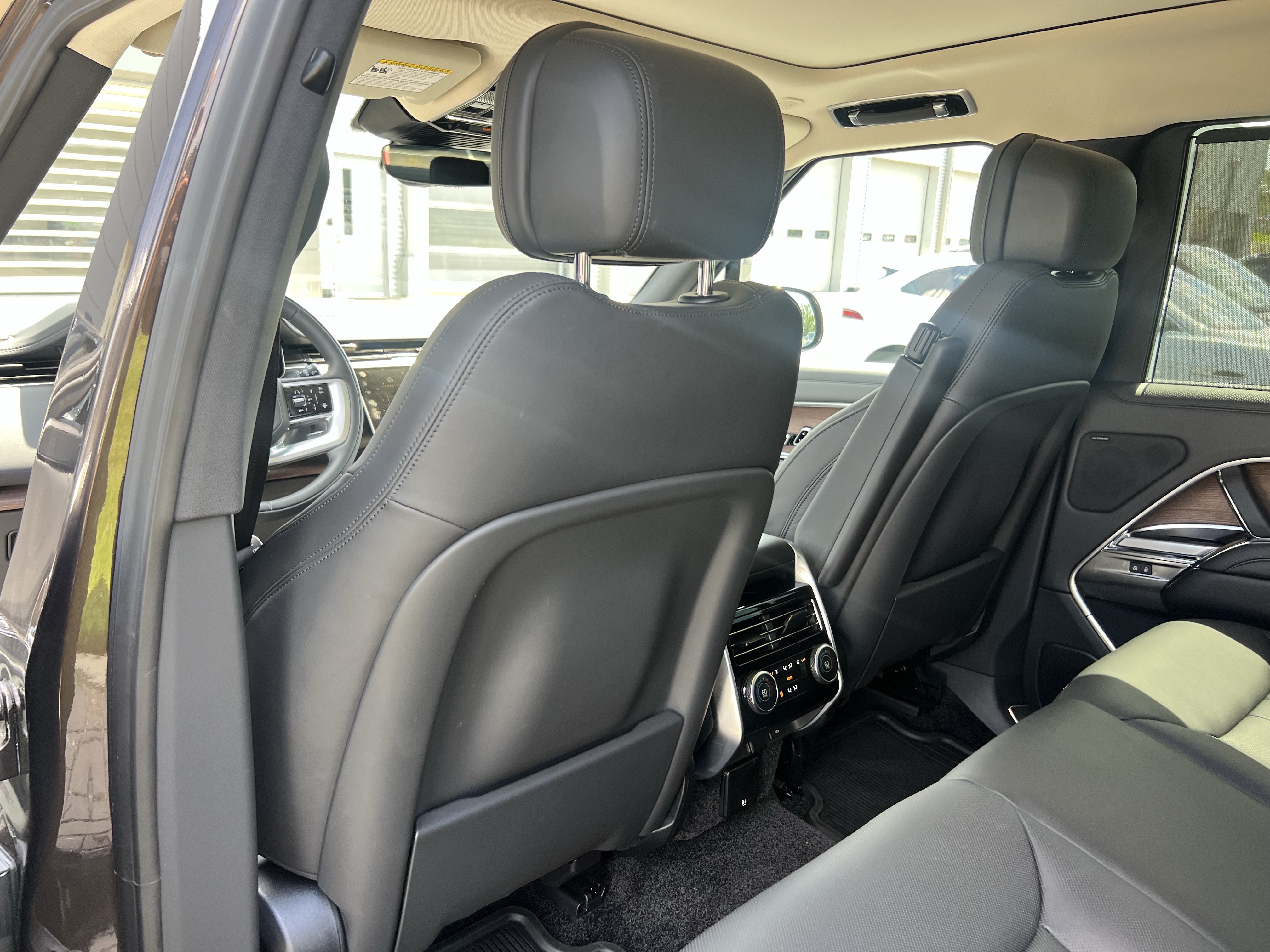 Certified 2026 Land Rover Range Rover SE AWD/4WD image 36