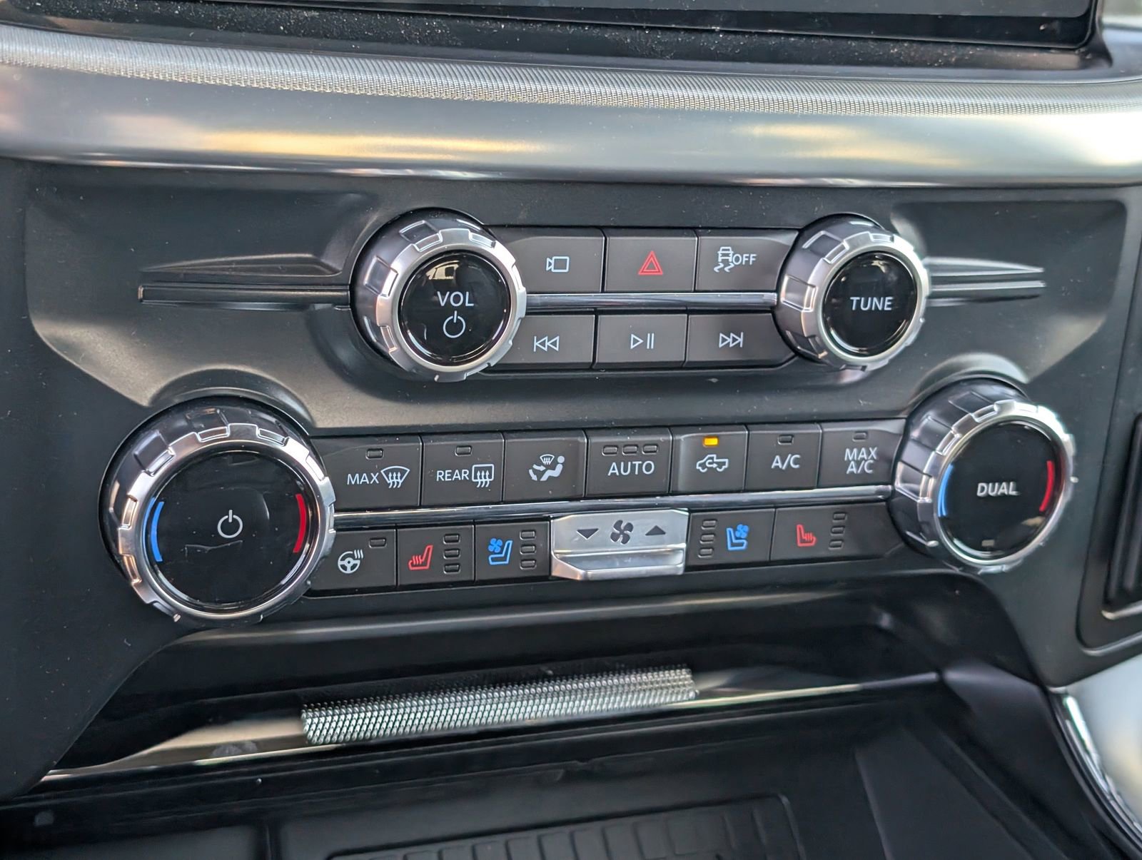 Used 2025 Ford F150 Lariat w/ Equipment Group 502A High image 15