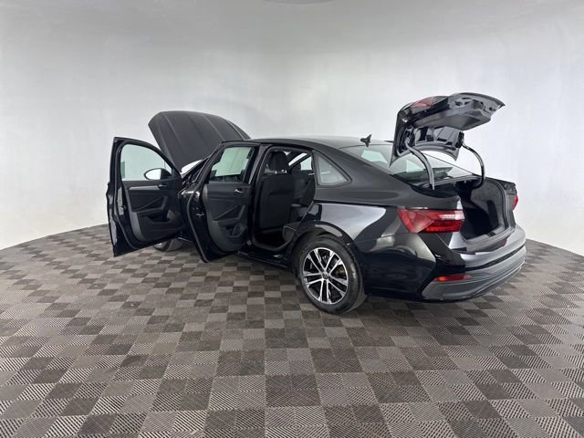 Used 2025 Volkswagen Jetta Sport image 20