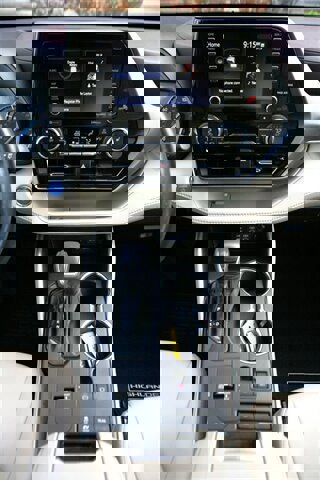 Used 2022 Toyota Highlander XLE image 23