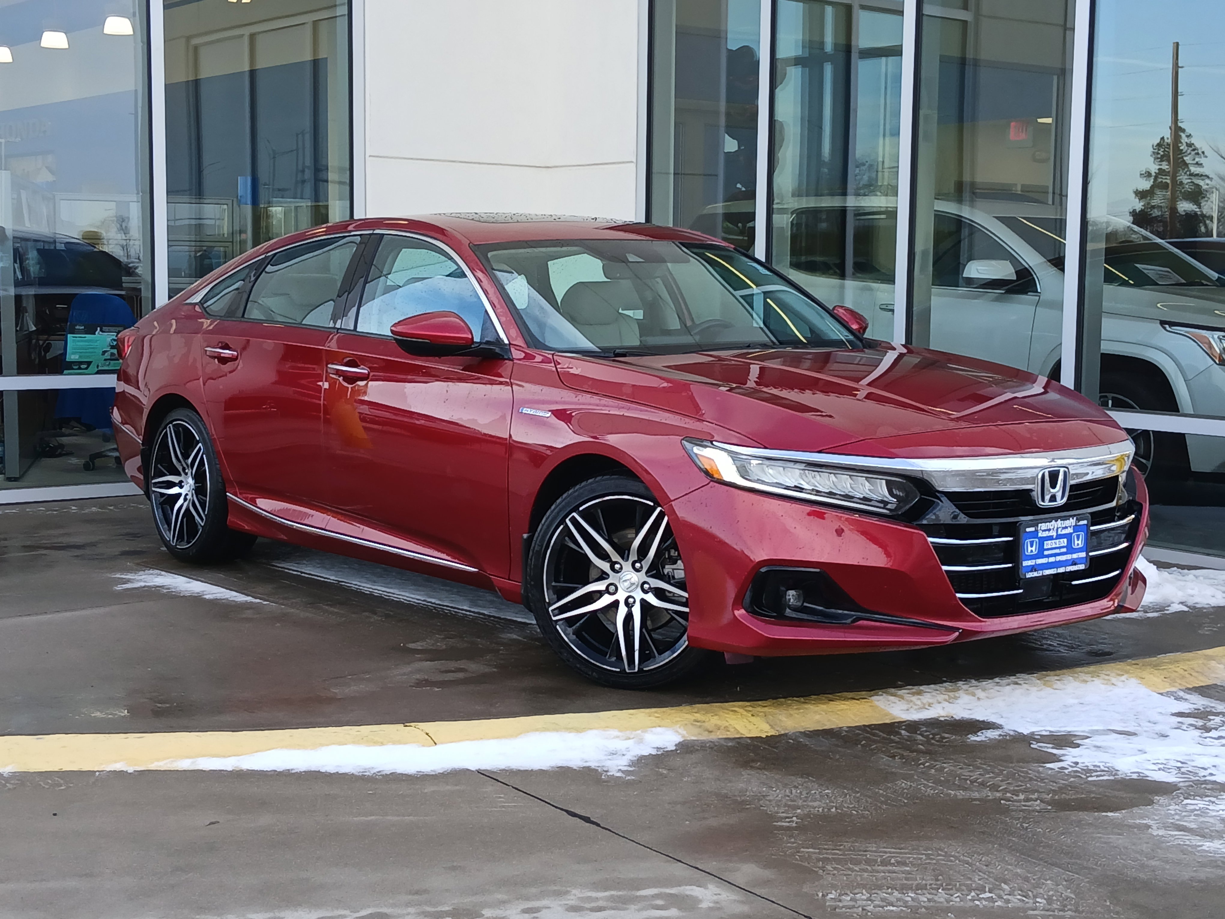 Used 2021 Honda Accord Touring image 2