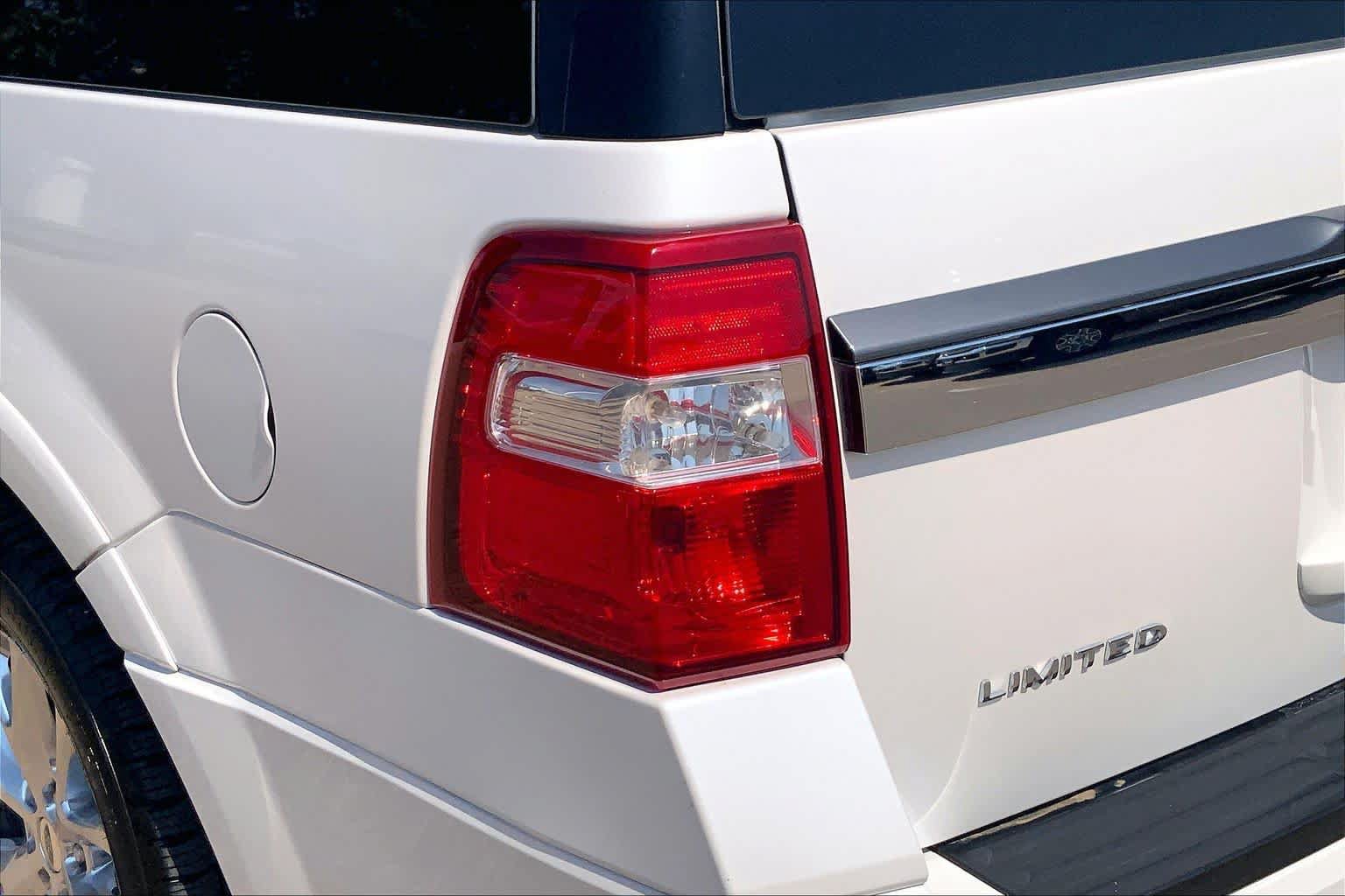 Used 2017 Ford Expedition EL Limited w/ Equipment Group 301A RWD image 29