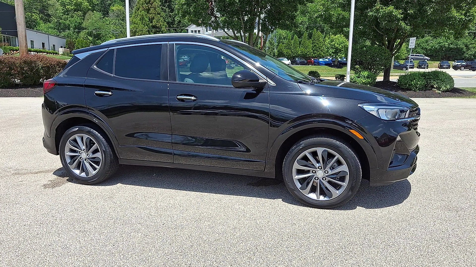 Used 2023 Buick Encore GX Select w/ Sport Touring Package AWD/4WD image 2