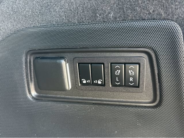 Certified 2023 Cadillac Escalade ESV Sport Platinum w/ LPO, ONYX Package AWD/4WD image 13