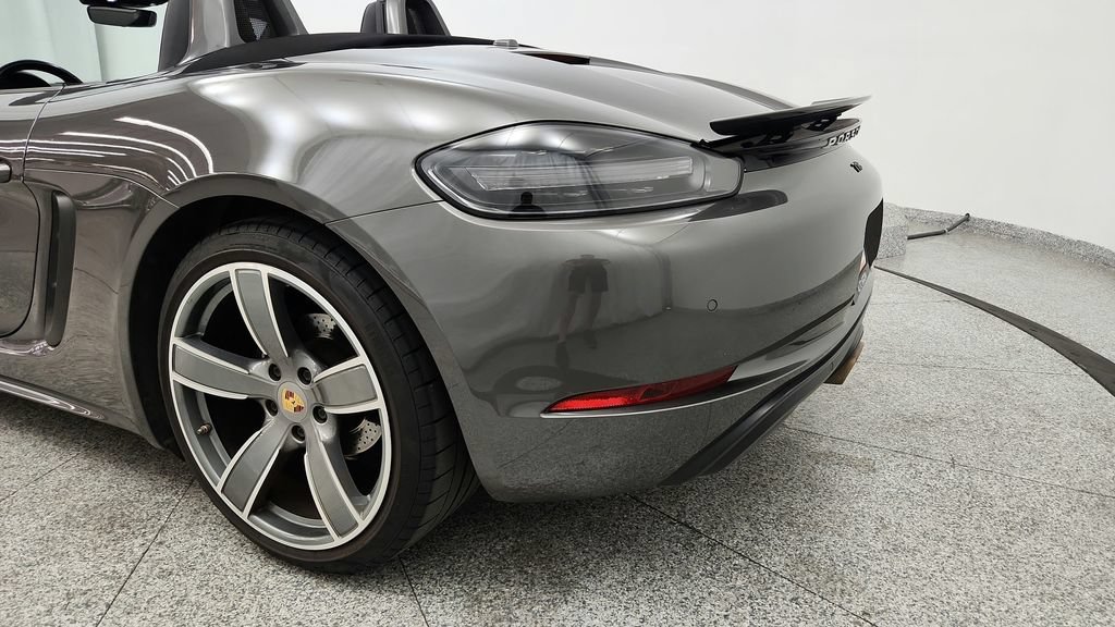 Used 2022 Porsche 718 Boxster RWD image 17