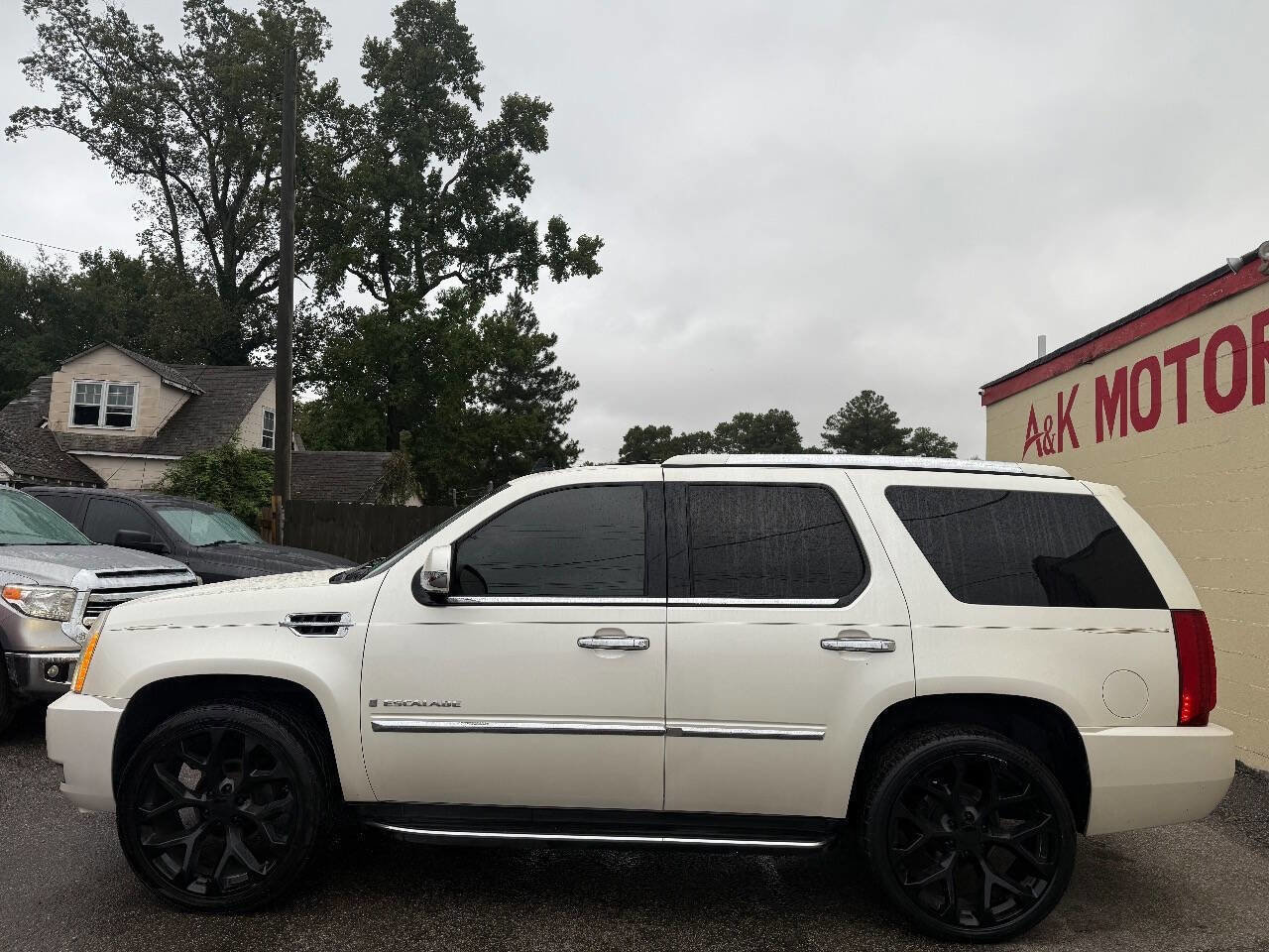 Used 2007 Cadillac Escalade 2WD w/ Information Package image 7