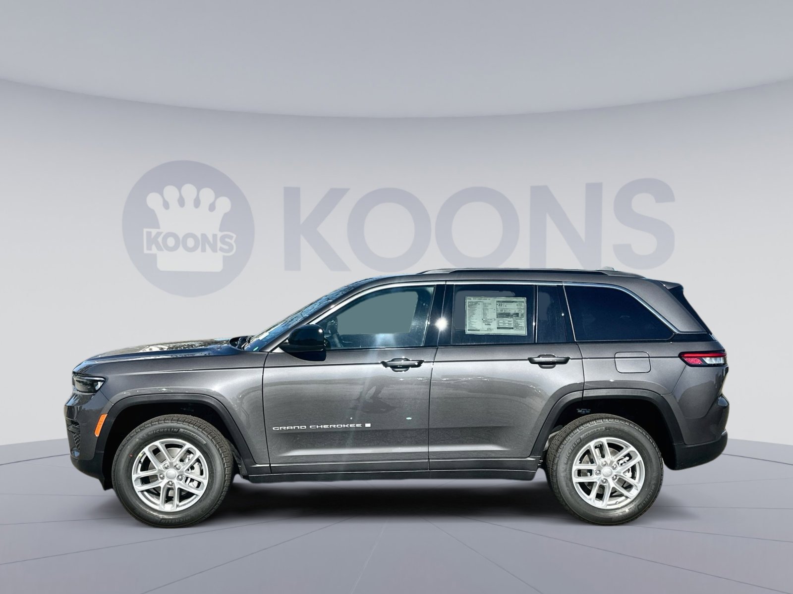 New 2025 Jeep Grand Cherokee Laredo w/ Luxury Tech Group I image 2