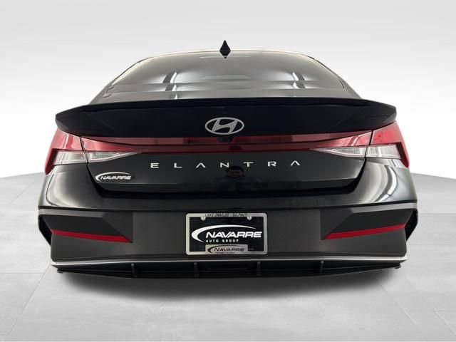 Used 2025 Hyundai Elantra Sport image 8