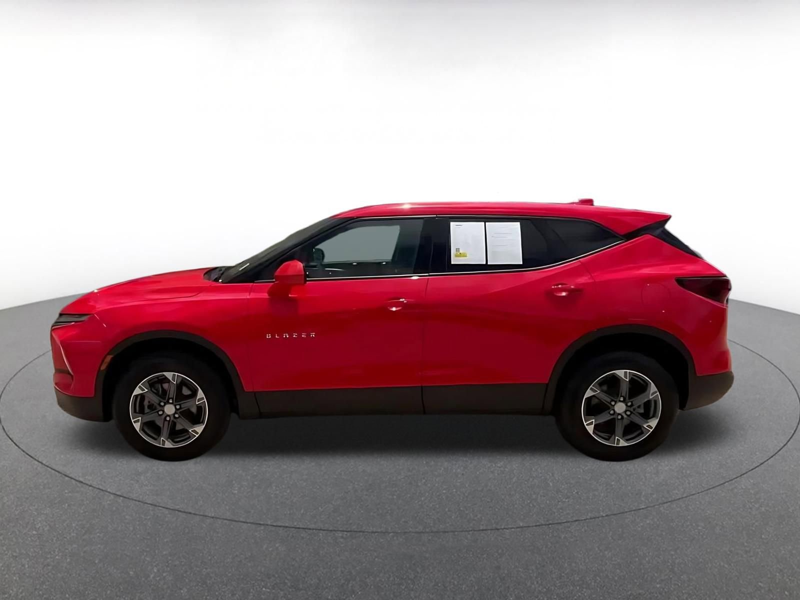 Used 2025 Chevrolet Blazer LT FWD image 8