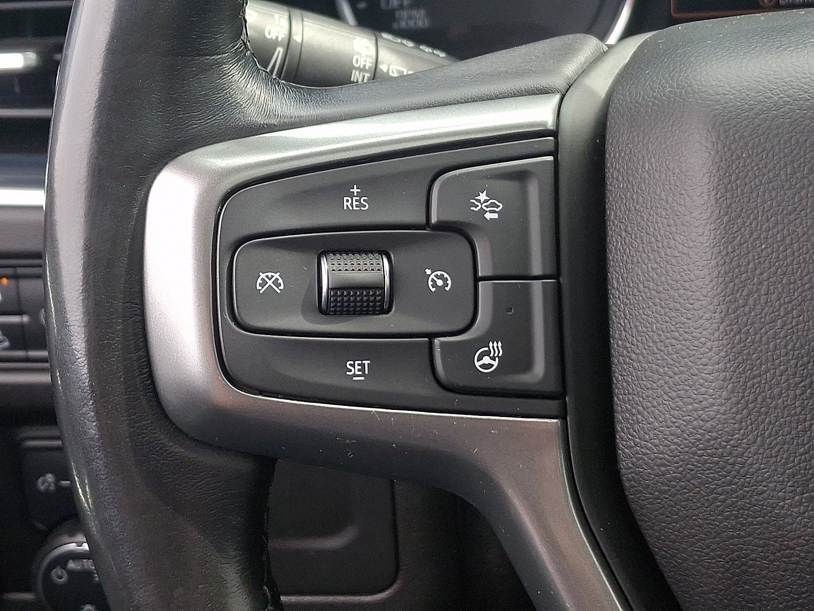 Used 2021 Chevrolet Tahoe Z71 w/ Luxury Package AWD/4WD image 22