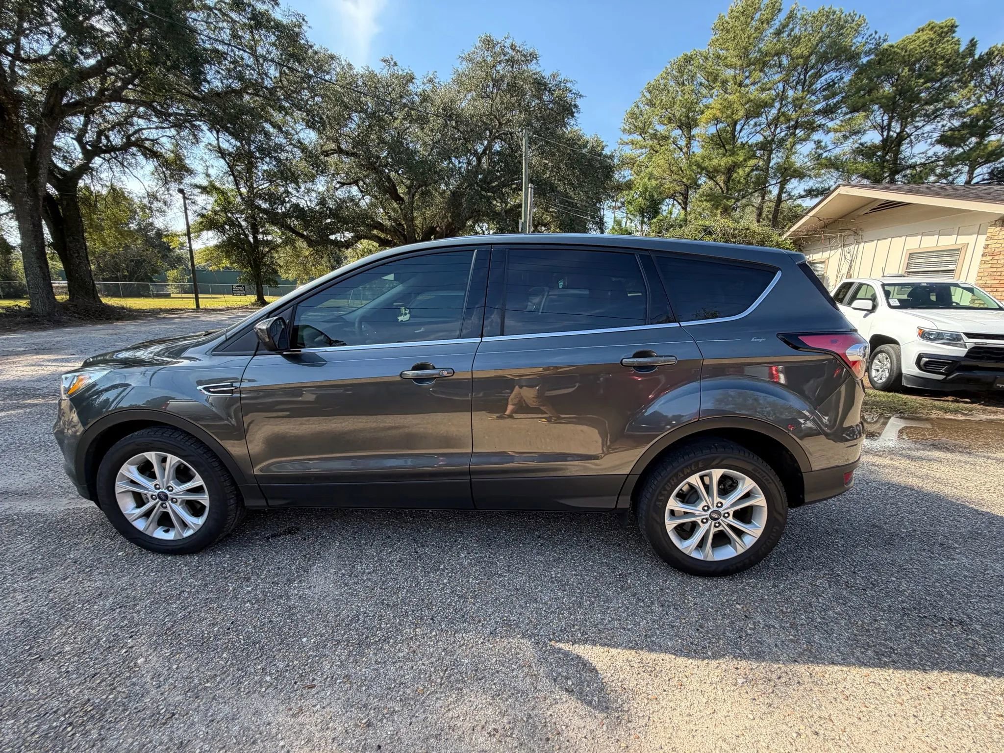 Used 2017 Ford Escape SE image 8