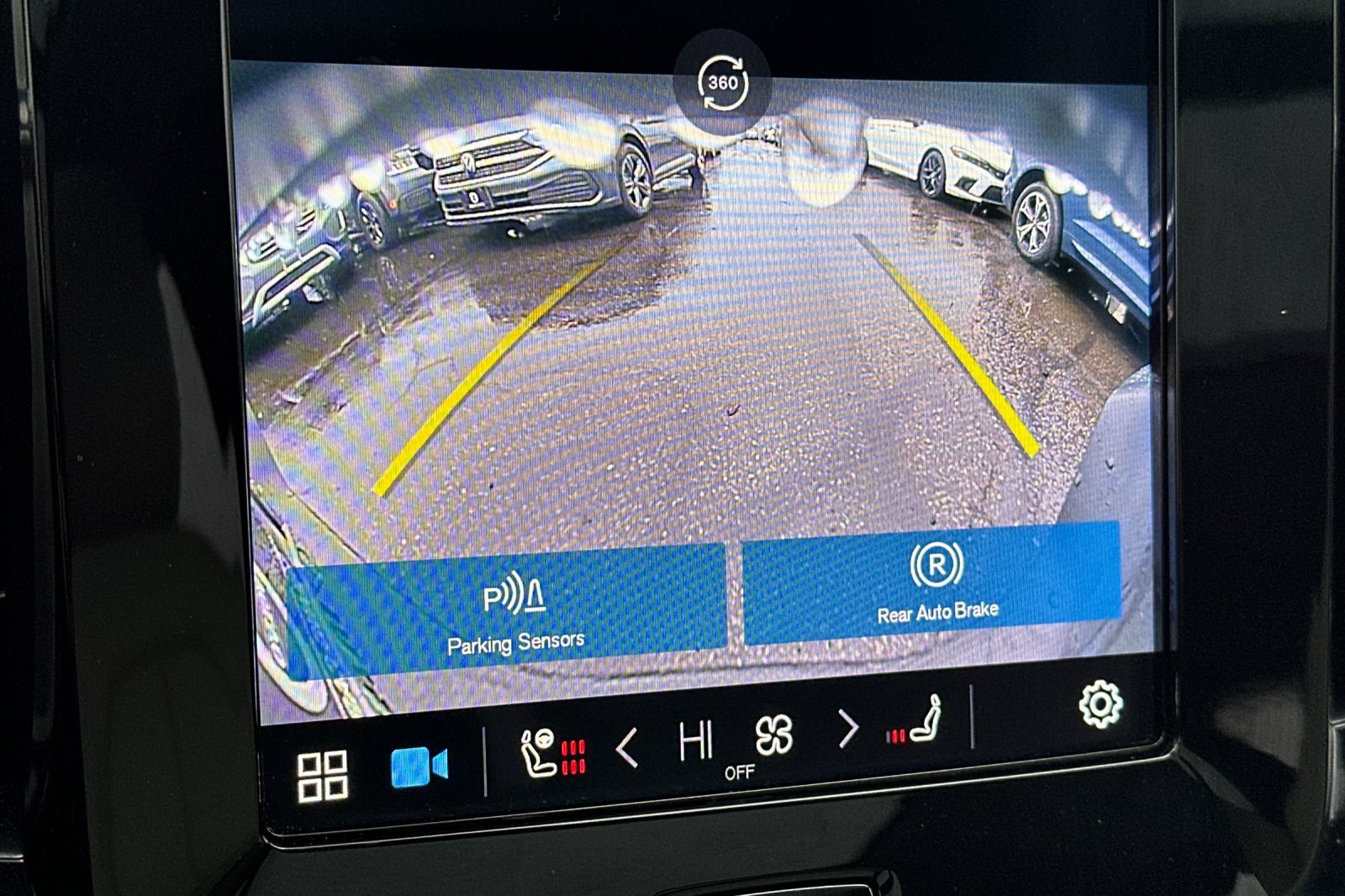 Used 2023 Volvo XC40 B5 Ultimate w/ Protection Package Premier image 22