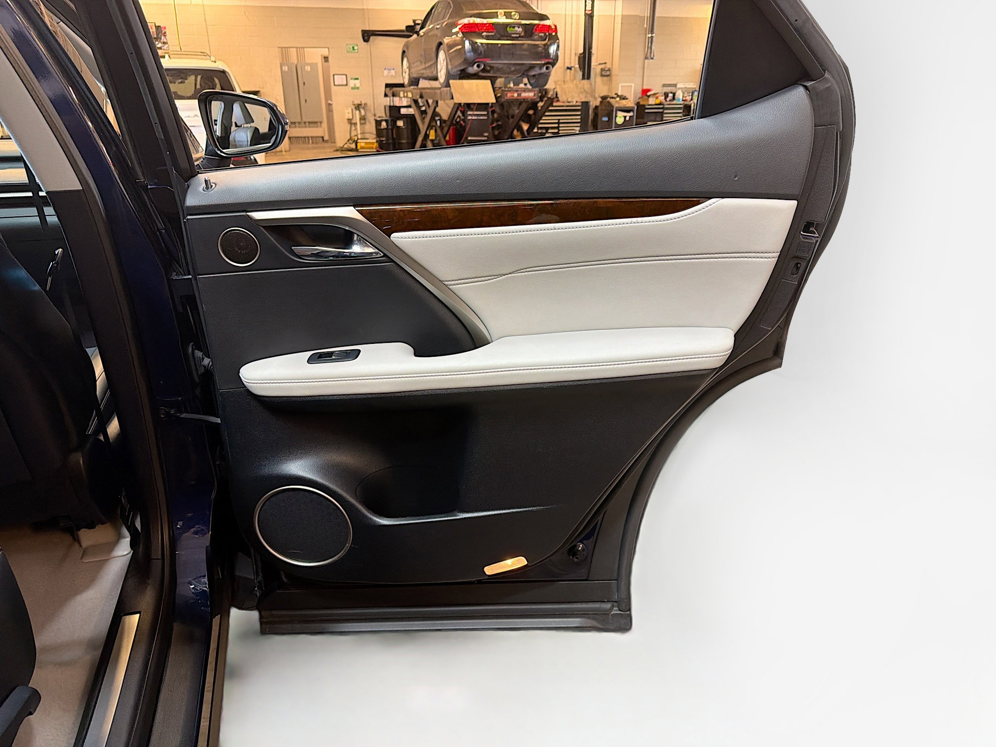 Used 2017 Lexus RX 450h AWD w/ Accessory Package image 33