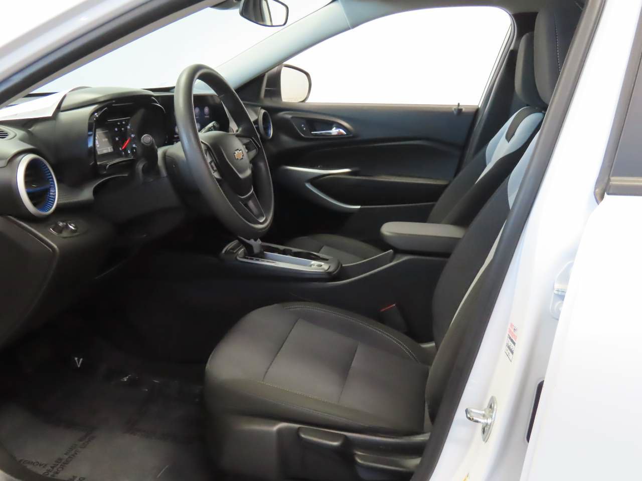 Used 2025 Chevrolet Trax LS FWD image 15