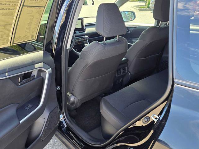 Used 2025 Toyota RAV4 LE AWD/4WD image 15