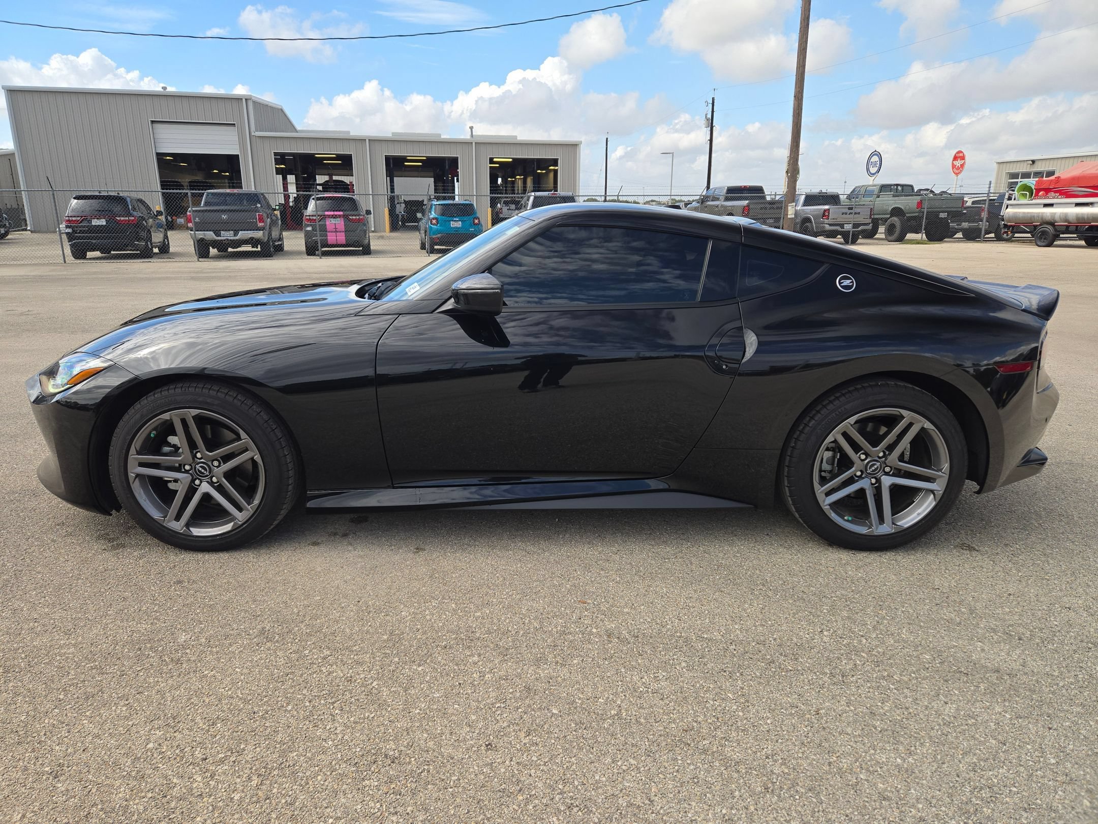 Used 2025 Nissan Z Sport w/ Floor Mat Package RWD image 6