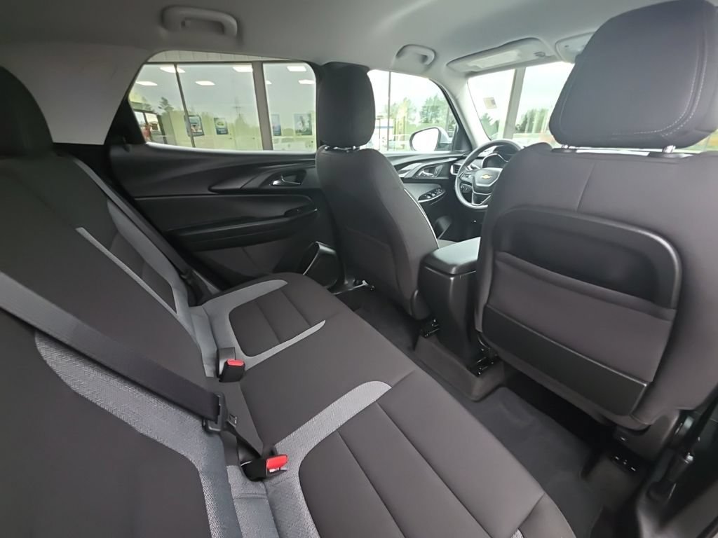 Used 2023 Chevrolet TrailBlazer LT FWD image 16