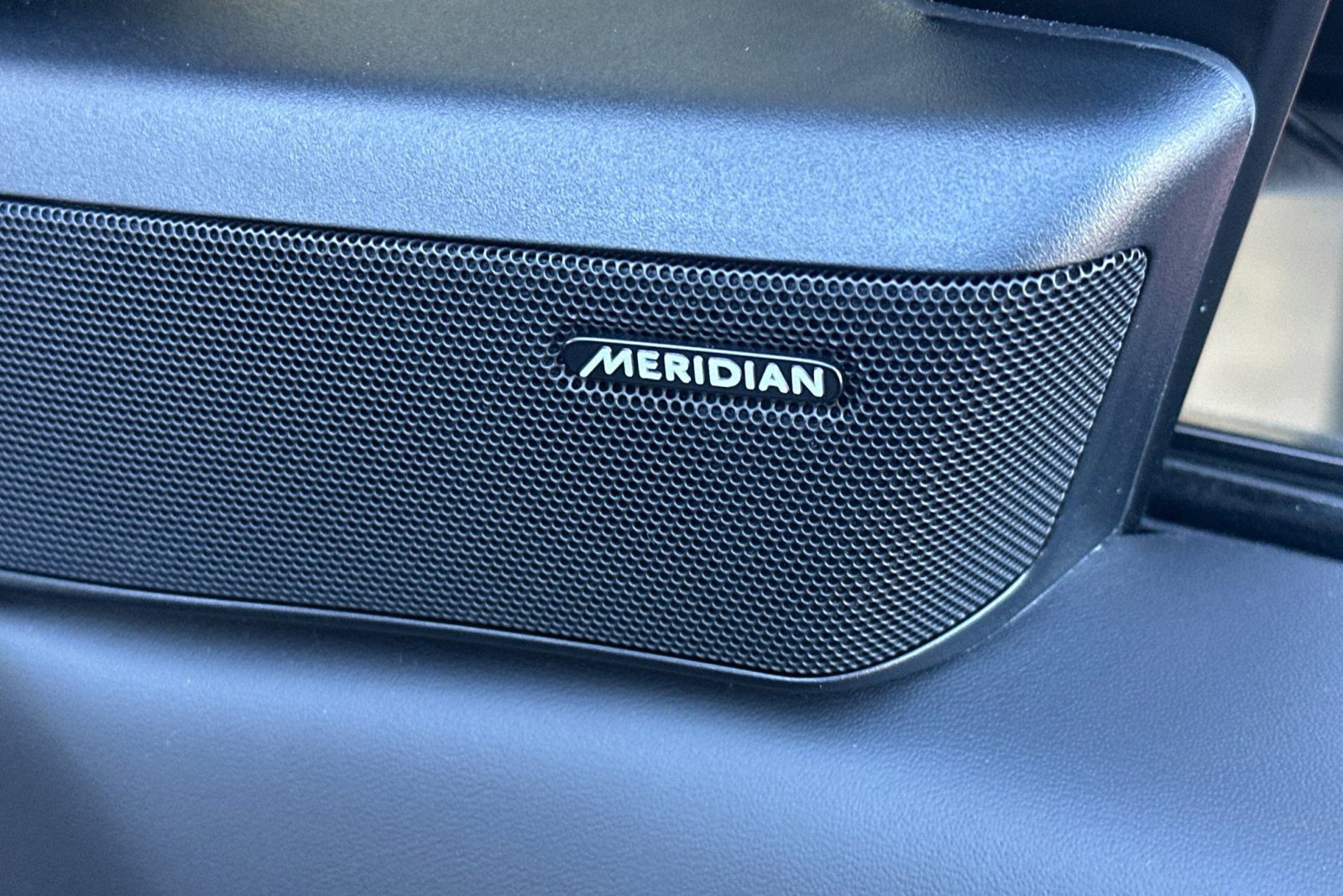 Used 2025 Land Rover Range Rover Sport SE image 16