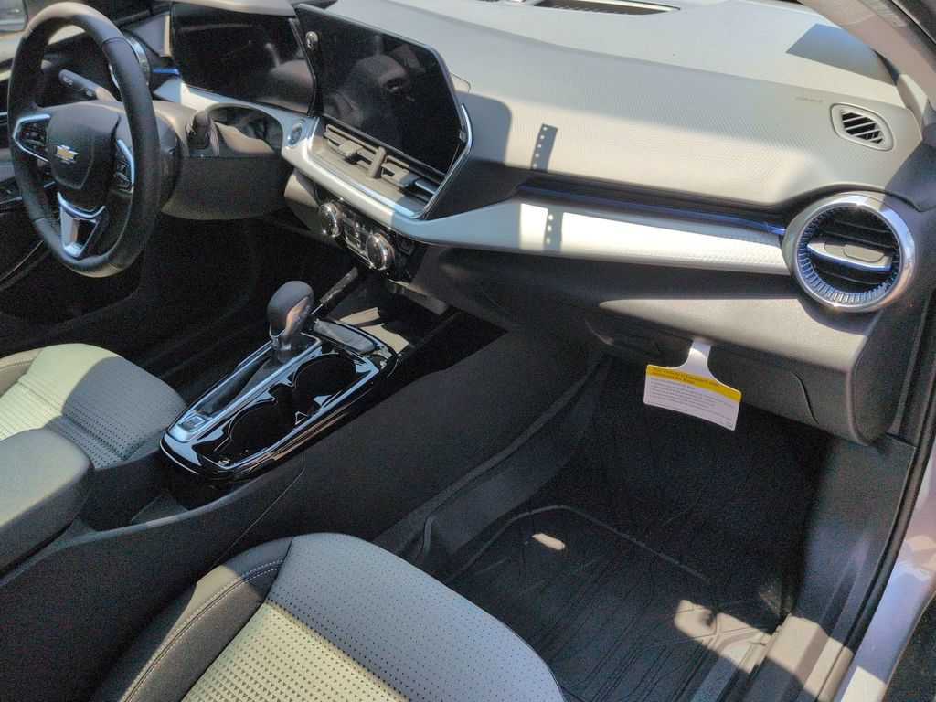 New 2026 Chevrolet Trax LT w/ Sunroof Package FWD image 24