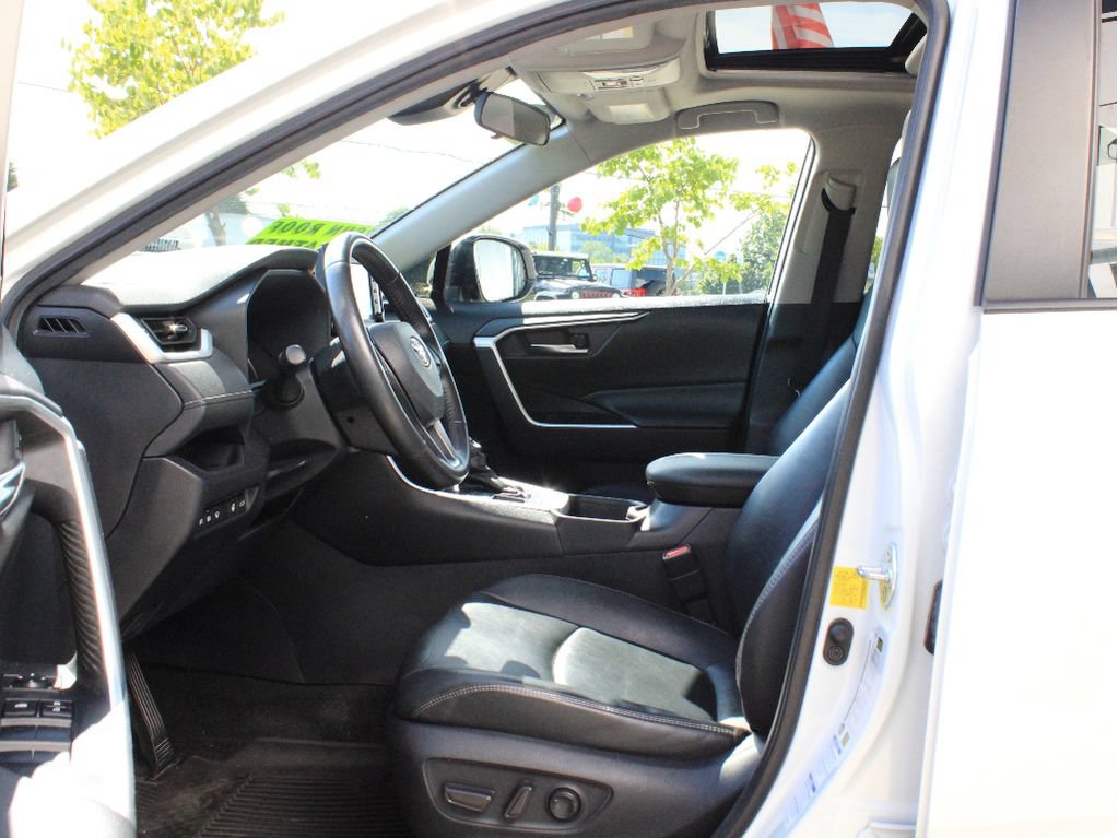 Used 2021 Toyota RAV4 XLE Premium AWD/4WD image 11