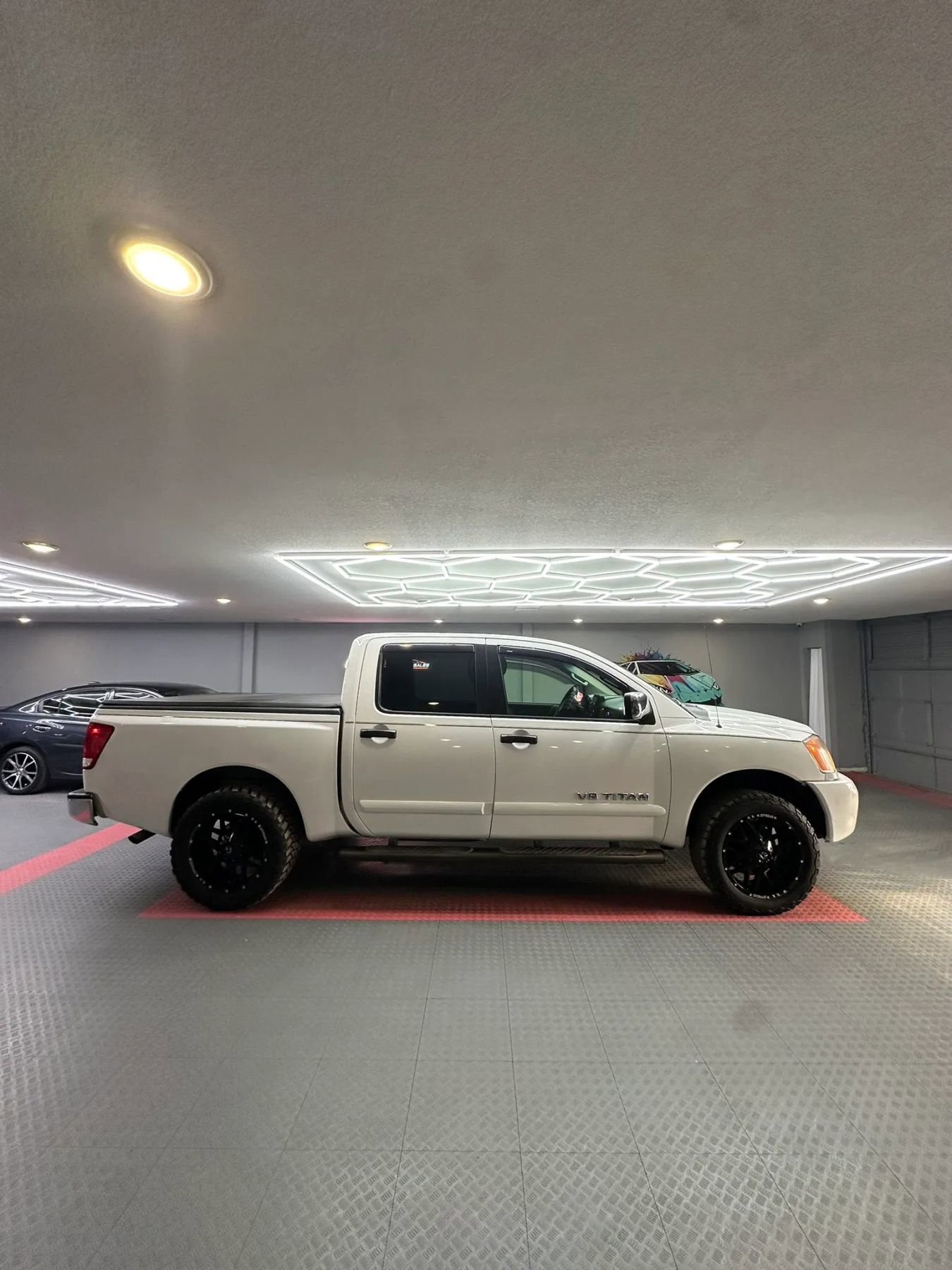 Used 2013 Nissan Titan SV w/ SV Value Truck Pkg image 7