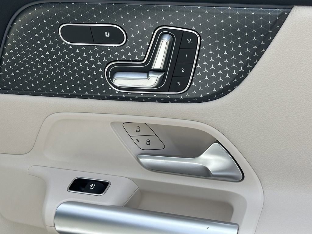 Certified 2025 Mercedes-Benz GLA 250 4MATIC image 17