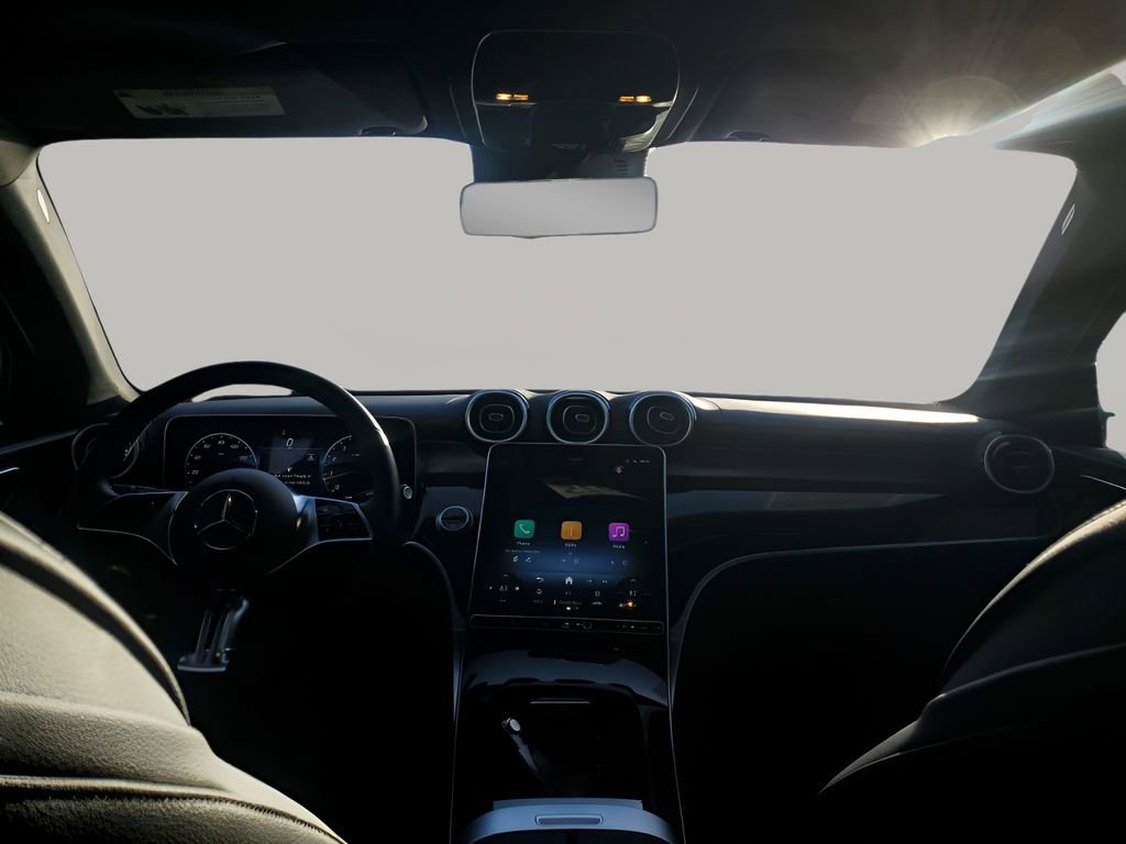 Used 2025 Mercedes-Benz GLC 300 4MATIC image 23